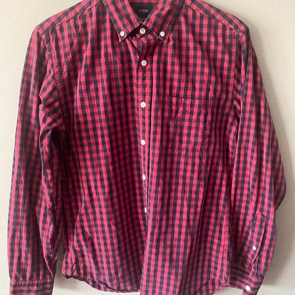J. Crew Men's Red and Navy Gingham‎ Button-Down Shirt size S